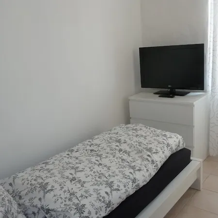 瑞拉克斯酒店 2*