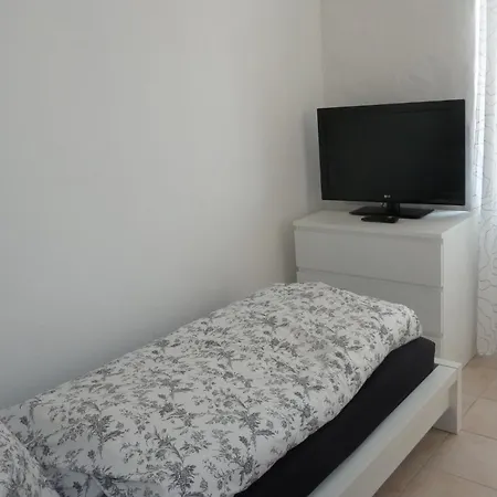 瑞拉克斯酒店 宾馆